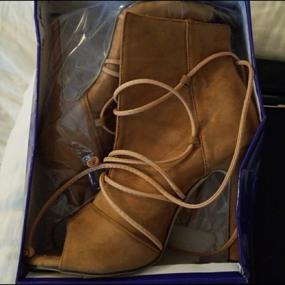 Sexy lace up heels - Picture 2 of 2